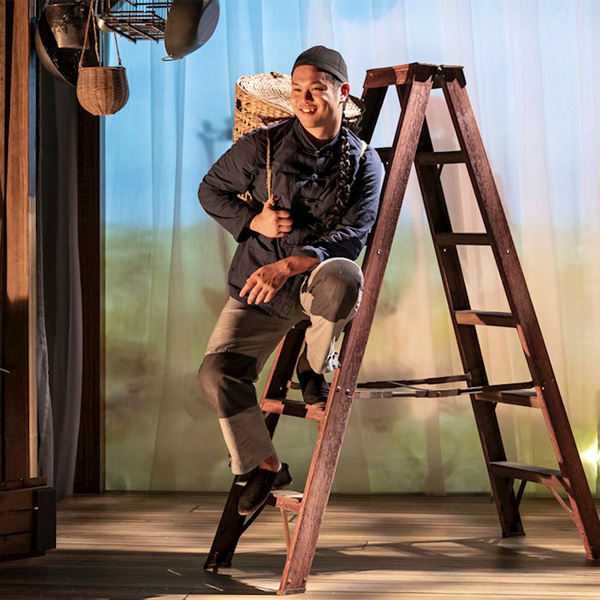 Yong – A Thoughtful and Visually Imaginative One-Man Show