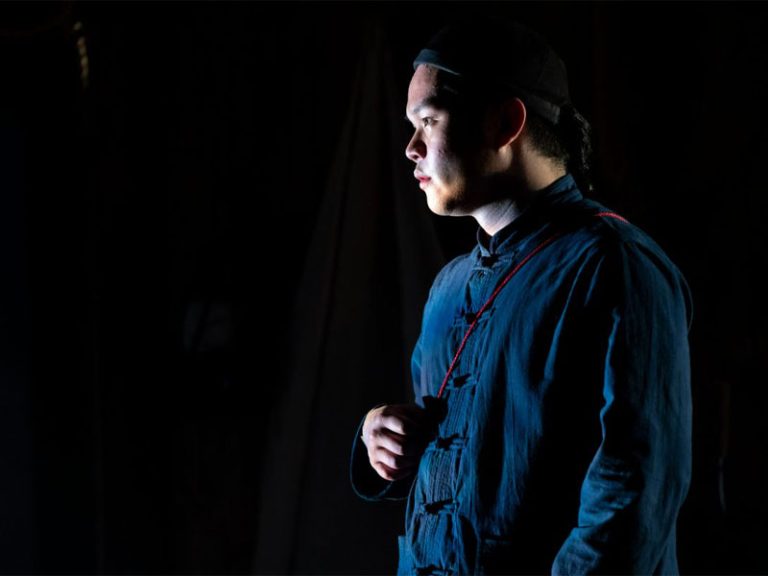 Yong – A Thoughtful and Visually Imaginative One-Man Show